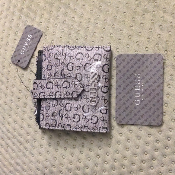 Brand New Guess wallet - Picture 11 of 11